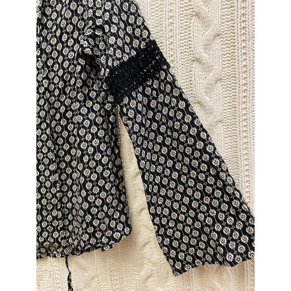 Elodie Anthropologie Women's Black Floral Boho Peasant Top Lace Slv Sz S - Picture 3 of 7